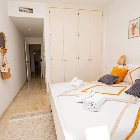 Rock Bay B38 Manilva